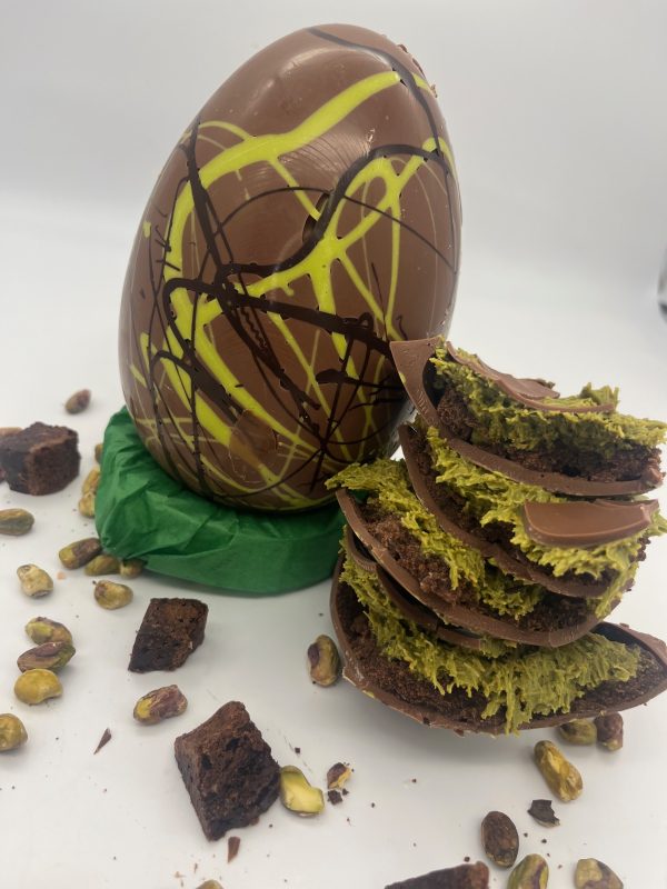 pistachio and brownie stuffed easter egg 650g